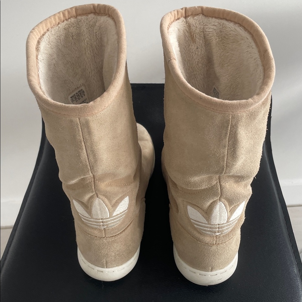 Adidas Winter Tan Suede Boots - Trefoil Logo - Fully Lined With Faux Fur lined - Picture 4 of 16